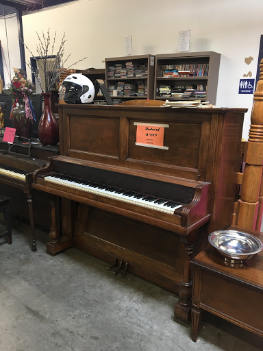 Thrift Store «Society of St. Vincent de Paul Long Beach Thrift Store», reviews and photos