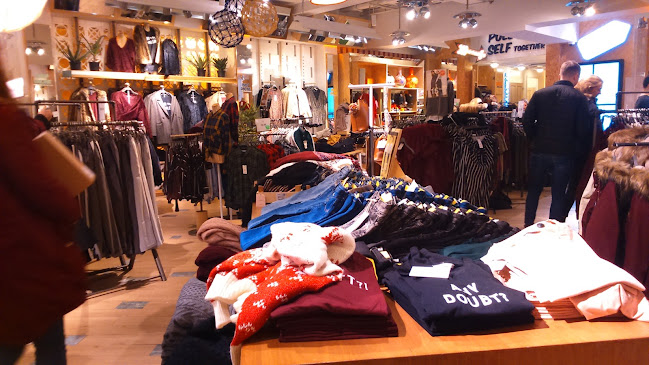 Reviews of Pull & Bear in Brighton - Clothing store