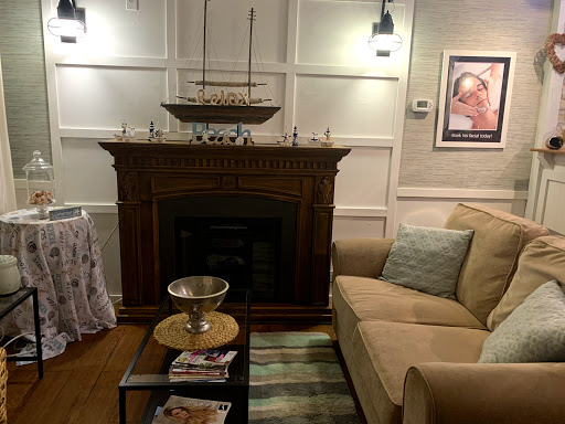 Tanning Salon «Chatham Beach Salon», reviews and photos, 12 Park St, Thomaston, CT 06787, USA