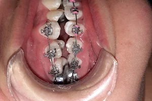 Consultorio Dental Dònti image