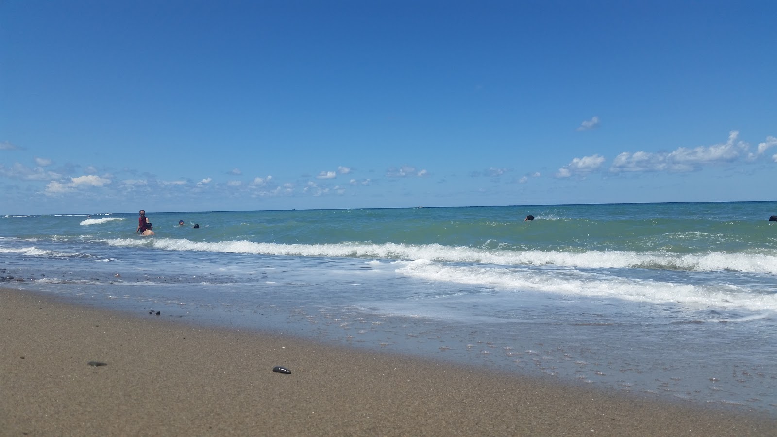 Photo de Plage Azeffoun Le Caroubier avec un niveau de propreté de très propre