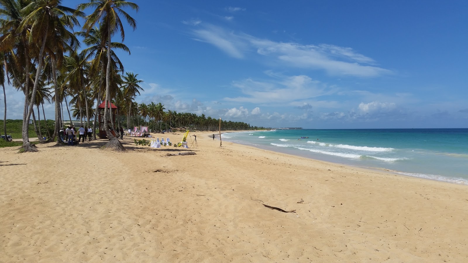 Foto van Playa Costa Esmeralda met turquoise puur water oppervlakte