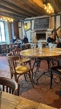 Atmosphère du Restaurant français La Vieille Auberge restaurant Sivry-Courtry (77 Proche Melun / Fontainebleau / Vaux le vicomte) - n°14