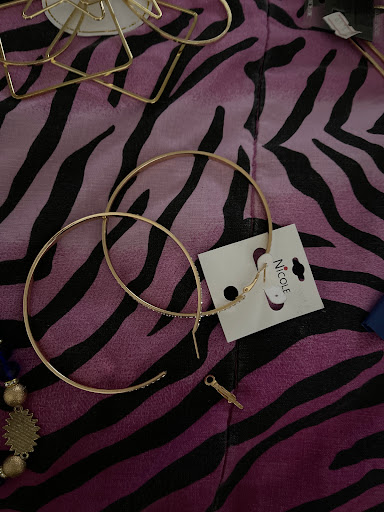 Beauty Supply Store «Beauty Supply Warehouse Oakland», reviews and photos, 925 W Grand Ave, Oakland, CA 94607, USA