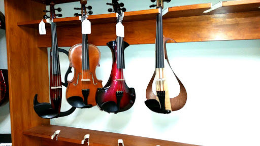 Violin shop Paradise