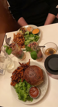 Hamburger du Restaurant méditerranéen Nous Châteaudun à Paris - n°4