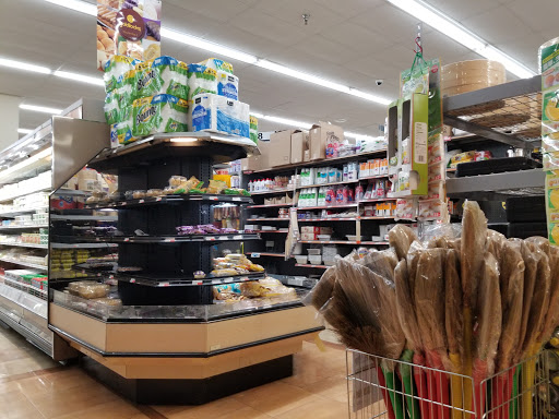 Asian Grocery Store «Lotte Plaza Market - Ashburn», reviews and photos, 43930 Farmwell Hunt Plaza #100, Ashburn, VA 20147, USA