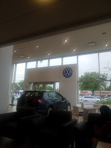 Volkswagen Dealer «Pugi Volkswagen», reviews and photos, 2020 Ogden Ave, Downers Grove, IL 60515, USA