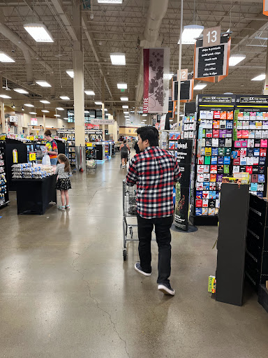 Shopping Mall «Gateway Shopping Center», reviews and photos, 9924 NE Halsey St, Portland, OR 97220, USA