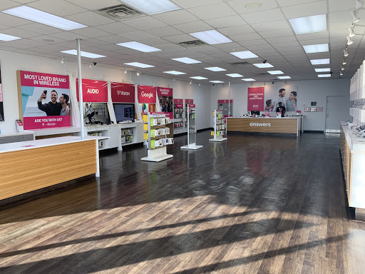 Cell Phone Store «T-Mobile», reviews and photos, 1578 Hempstead Pike, Elmont, NY 11003, USA