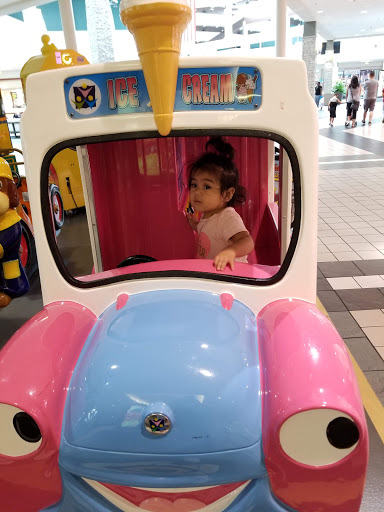 Shopping Mall «Spring Hill Mall», reviews and photos, 1072 Spring Hill Ring Rd, Dundee Township, IL 60118, USA