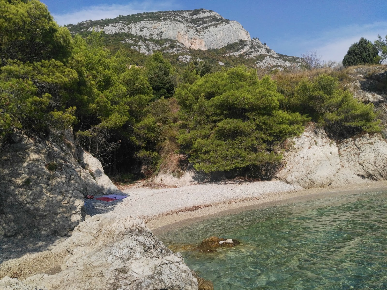 Fotografie cu Drance beach amplasat într-o zonă naturală