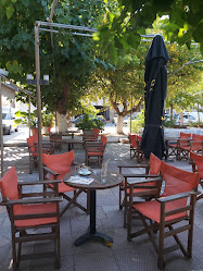 Καφέ Ζαχαροπλαστείο Αύρα