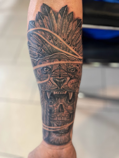 Explore snoopy and woodstock tattoo ideas, creative tattoo ideas in Sarasota, available at SEVEN SINS Tattoo Studio