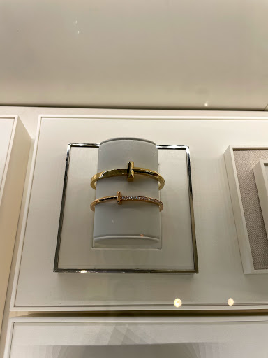 Jewelry Store «Tiffany & Co.», reviews and photos, 28699 Chagrin Blvd, Woodmere, OH 44122, USA