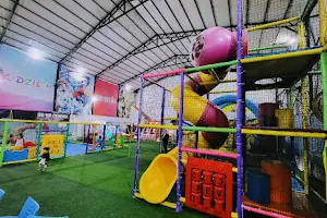 KidZilla Lebanon image