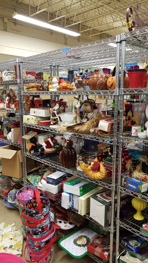 Thrift Store «Goodwill Store & Donation Center», reviews and photos, 1551 N Dryden Ave, Arlington Heights, IL 60004, USA