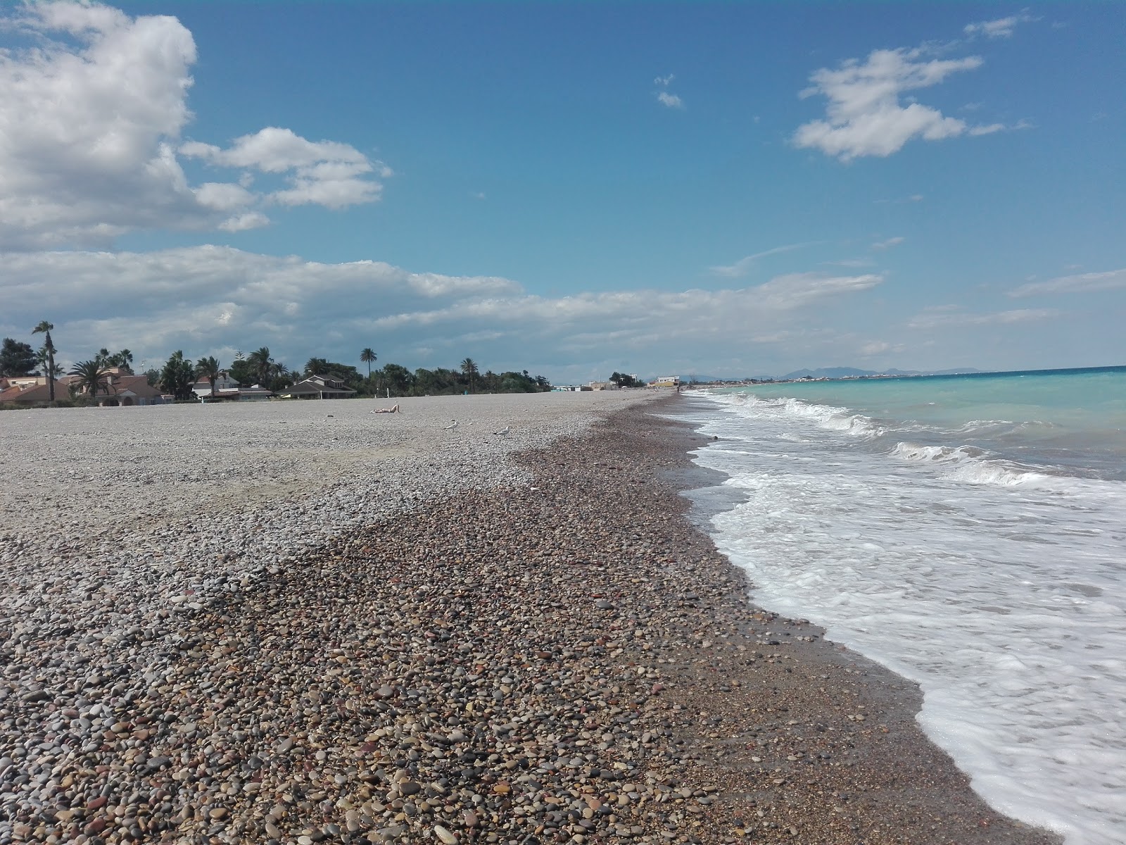 Zdjęcie Plaża Almarda z powierzchnią piasek z kamykami