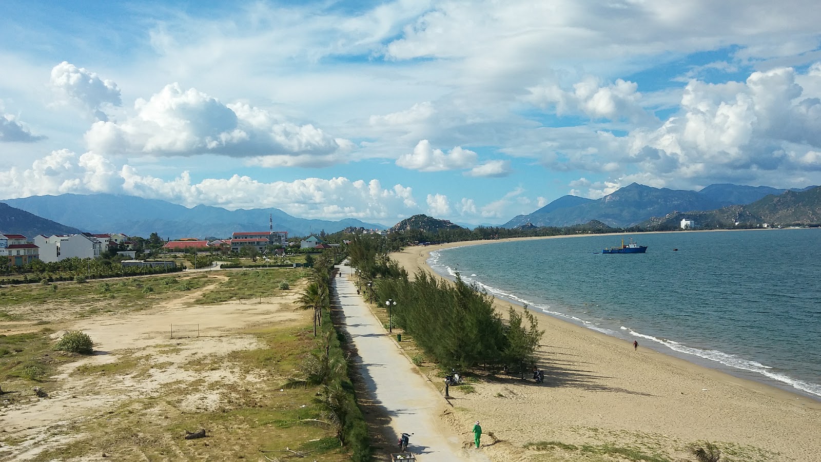 Foto av Phan Rang Beach och bosättningen