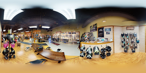 Shoe Store «Big Peach Running Co. - Alpharetta», reviews and photos, 5530 Windward Pkwy #420, Alpharetta, GA 30004, USA