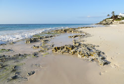 Foto de Grape Bay Beach com uma linha costeira espaçosa