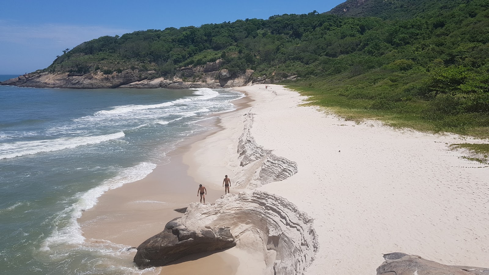 Foto de Praia Funda com areia fina e brilhante superfície