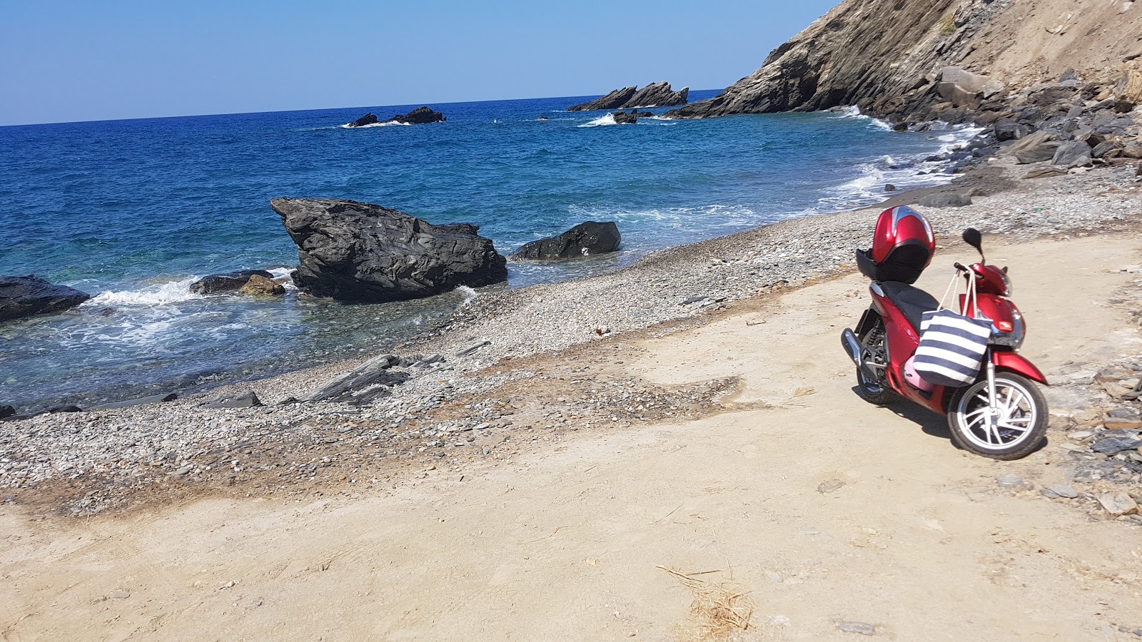 Foto von Koukistres beach mit sehr sauber Sauberkeitsgrad