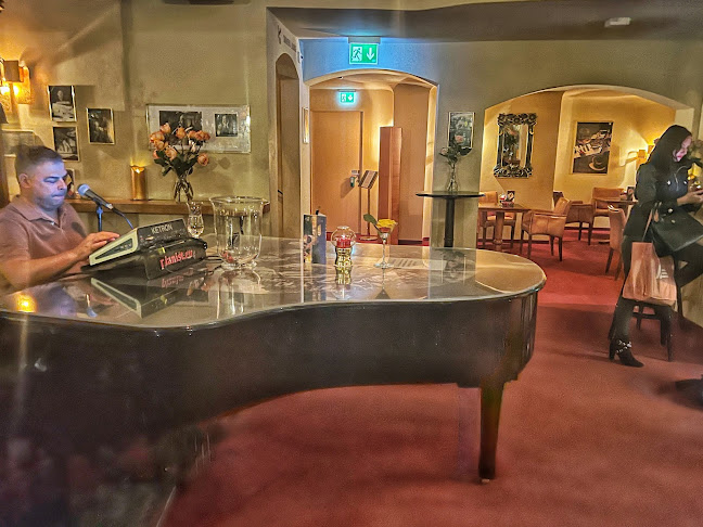 Splendid Piano Bar