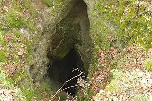 Hut rattles Hole image