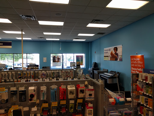Print Shop «FedEx Office Print & Ship Center», reviews and photos, 3757 W Market St B, Fairlawn, OH 44333, USA