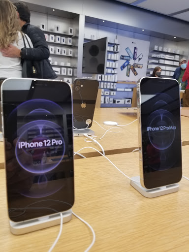 Apple Sherway Gardens Toronto