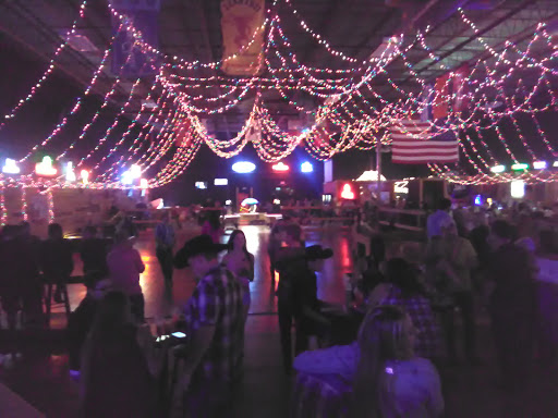 Night Club «The Round up», reviews and photos, 10051 W Hillsborough Ave, Tampa, FL 33615, USA