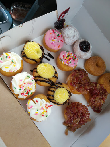 Donut Shop «Mini Doughnut Factory», reviews and photos, 2109 S Dale Mabry Hwy, Tampa, FL 33629, USA