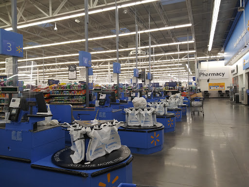 Department Store «Walmart Supercenter», reviews and photos, 638 Quequechan St, Fall River, MA 02721, USA