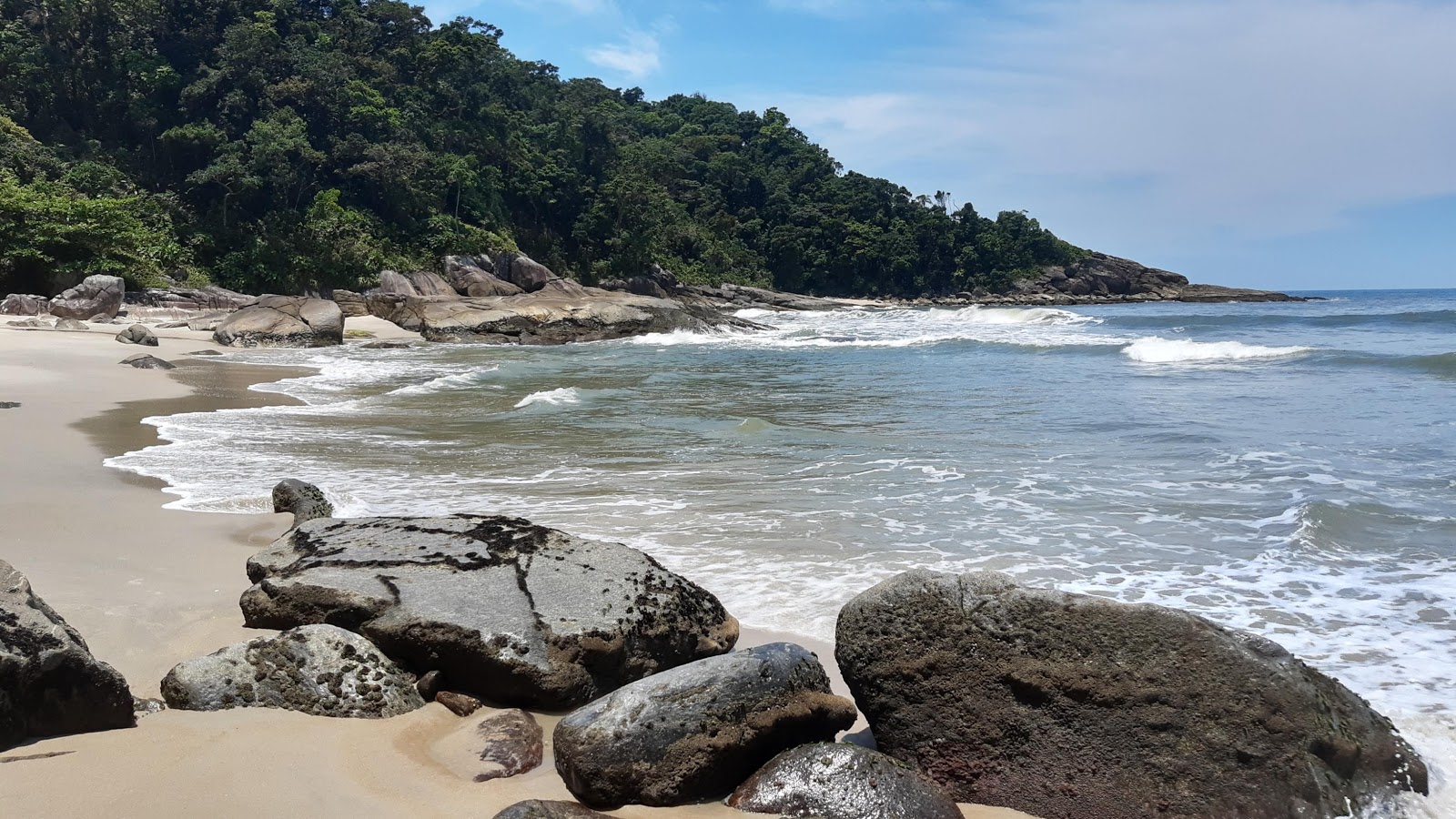 Foto di Spiaggia di Brava de Boraceia con una superficie del sabbia beige