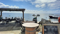 Atmosphère du Restaurant de fruits de mer Les Pieds dans l'Eau à Lège-Cap-Ferret - n°2