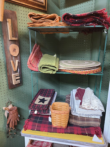 Antique Store «National Road Antique Mall», reviews and photos, 39 W Main St, Cambridge City, IN 47327, USA