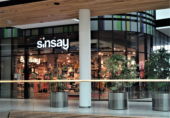 SINSAY - Prodejna textilu a oděvů