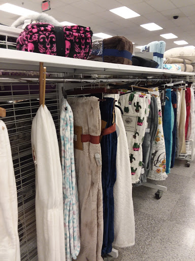 Clothing Store «Ross Dress for Less», reviews and photos, 9454 Skokie Blvd, Skokie, IL 60077, USA