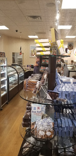 Sloppy Kisses, 425 Broadway, Saratoga Springs, NY 12866, USA, 