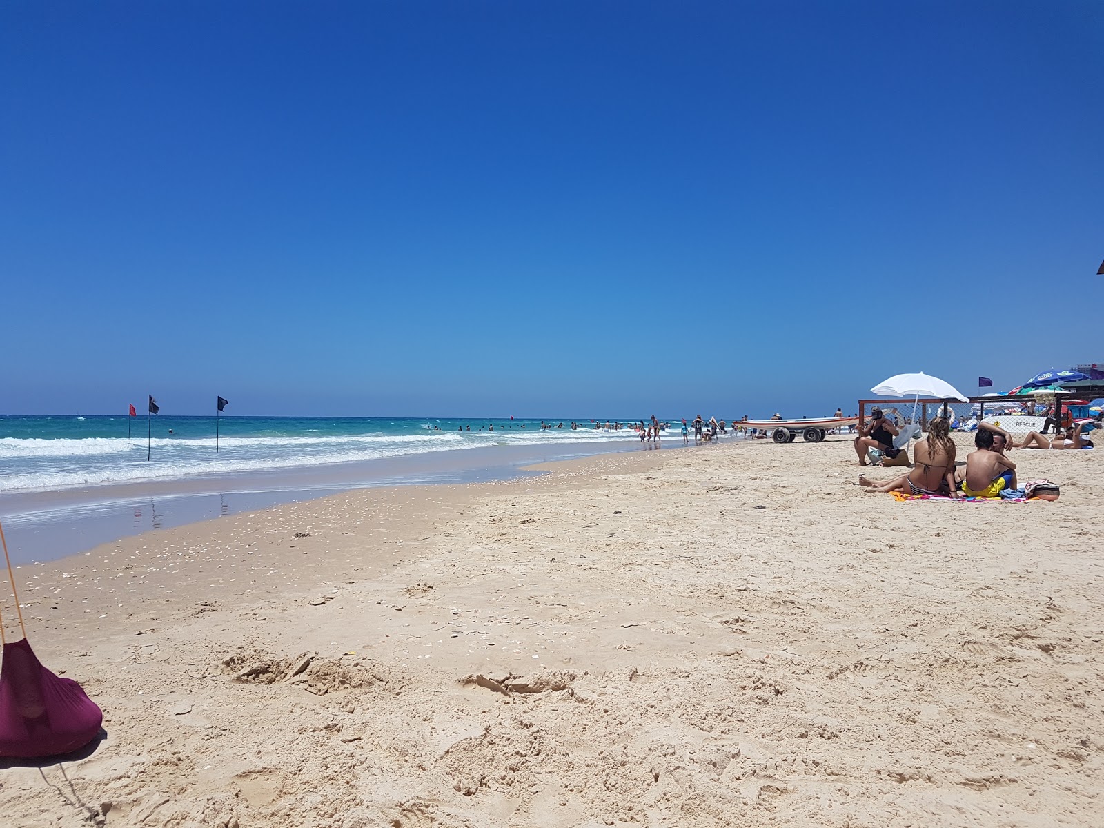 Photo de Palmachim beach avec l'eau turquoise de surface