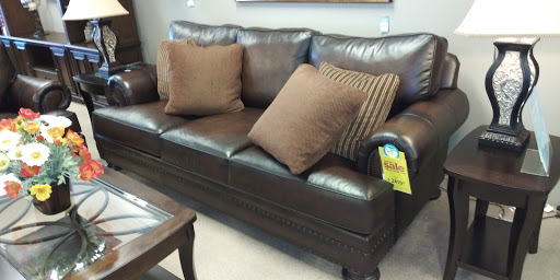 Furniture Store «Raymour & Flanigan Furniture and Mattress Store», reviews and photos, 275 Glen Cove Rd, Carle Place, NY 11514, USA