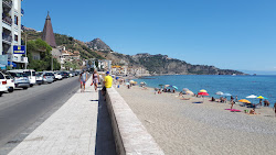Foto di Spiaggia San Giovanni Giardini Naxos con una costa spaziosa