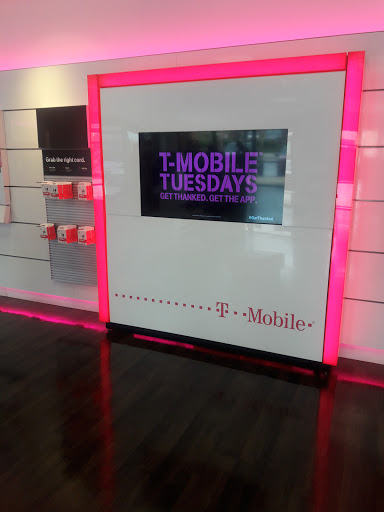Cell Phone Store «T-Mobile», reviews and photos, 100 Promenade Pkwy A, Fayetteville, GA 30214, USA