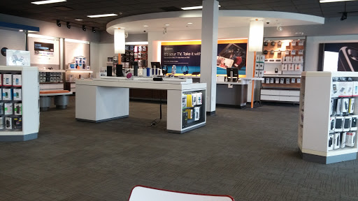 Shopping Mall «Riverpoint Center», reviews and photos, 1730 W Fullerton Ave, Chicago, IL 60614, USA