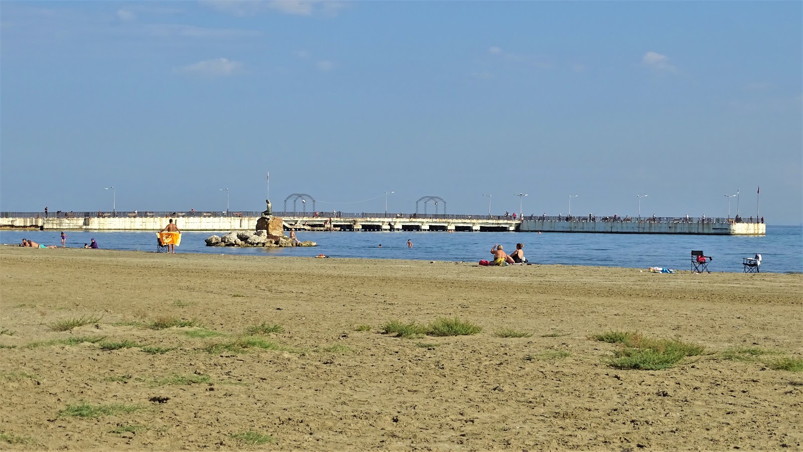 Foto de Sarkoy beach com água turquesa superfície