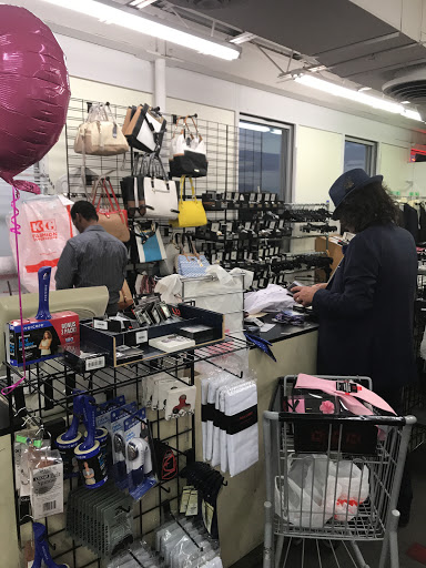 Clothing Store «K&G Fashion Superstore», reviews and photos, 5832 Columbia Pike, Falls Church, VA 22041, USA