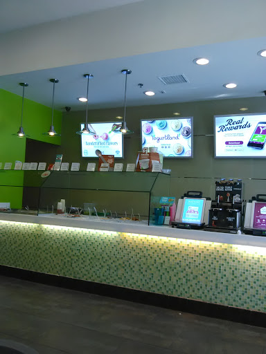 Frozen Yogurt Shop «Yogurtland Riverpark (Fresno)», reviews and photos, 170 East Paseo Del Centro, Fresno, CA 93720, USA