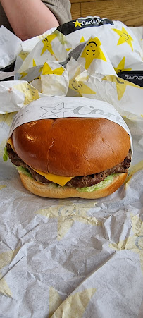 Cheeseburger du Restaurant américain Carl's Jr. Bègles à Bègles - n°18