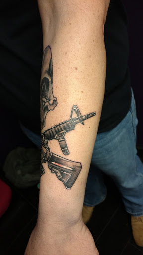 Tattoo Shop «Commitment Ink Tattoo & Body», reviews and photos, 1575 Thomaston Ave # 1, Waterbury, CT 06704, USA